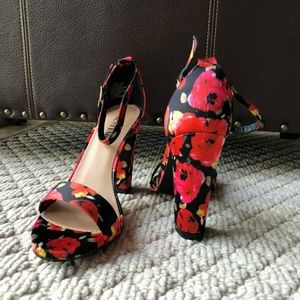 Floral heeled sandal - size 6.5 Just Fab
